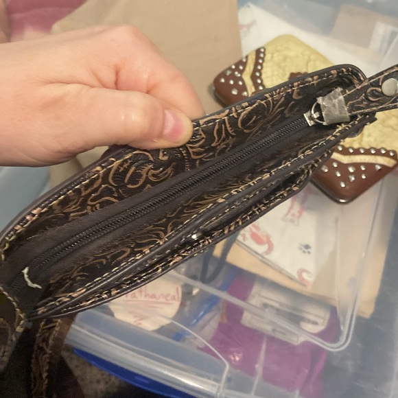 Camouflage crystal cross & studs crossbody nwot 9.5" x 8.75" long strap adj too - Picture 13 of 16